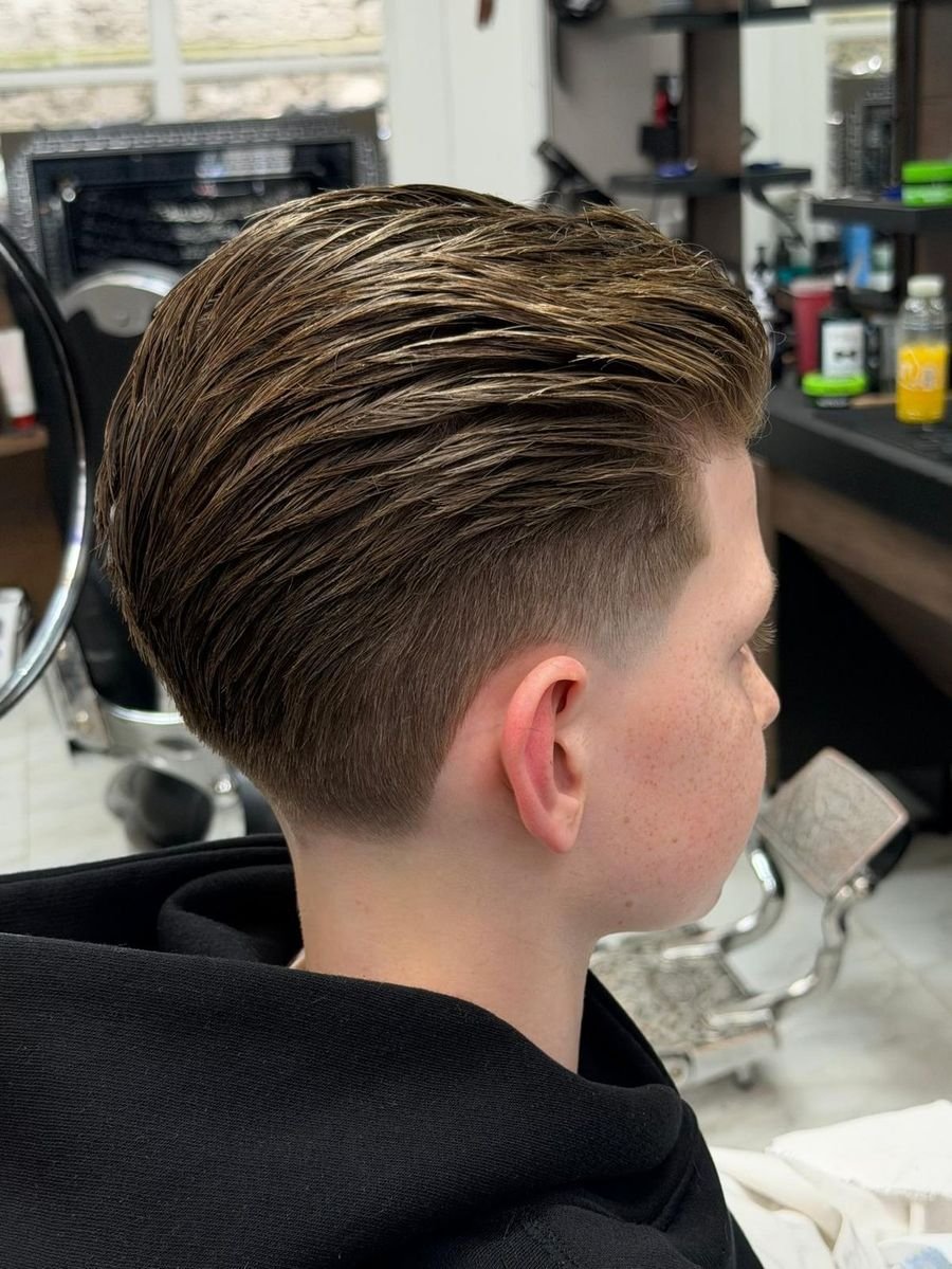 Fade met textuur bovenop, geknipt bij Kapper Matar